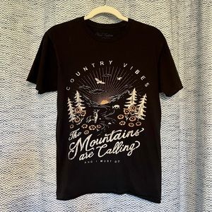 Lotus Fashion “The Mountains Are Calling” Boutique Graphic Tee